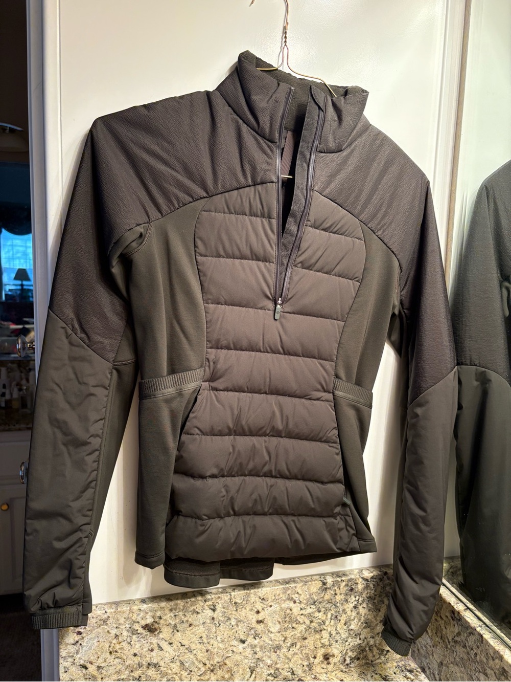 Lululemon down
For it run jacket Women’s Olive Quilted Half-Zip Jacket size 4